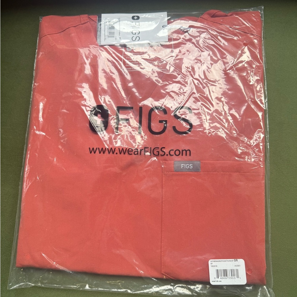 FIGS WOMENS CATARINA SCRUB TOP IN SPICED CIDER SMALL